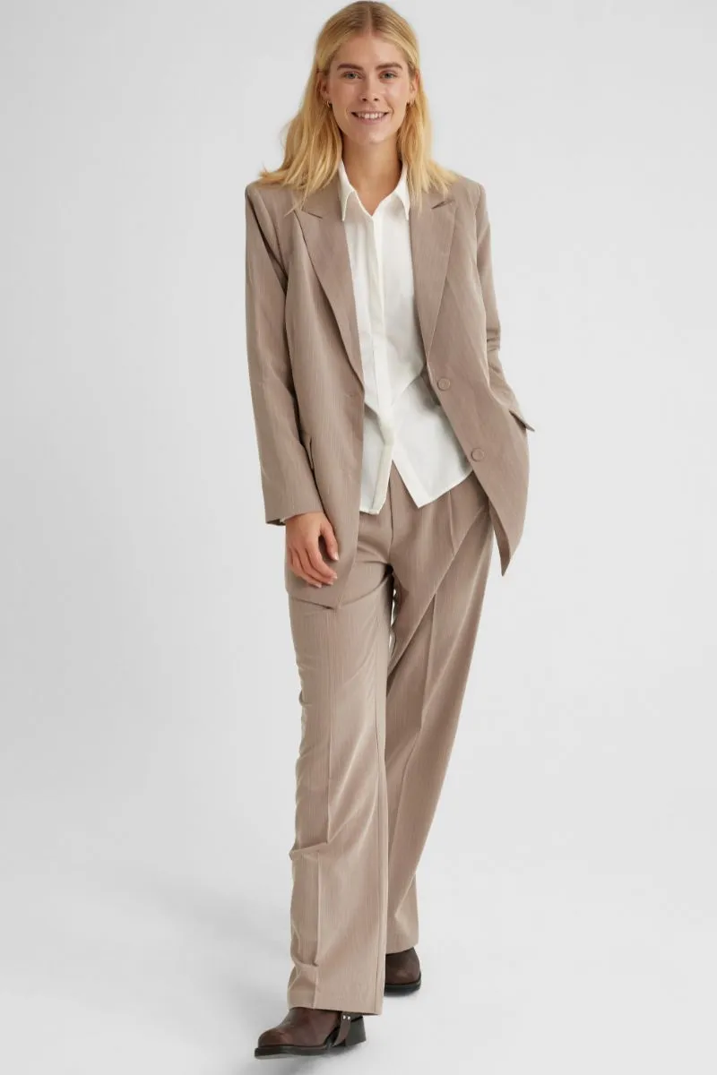 Kittay Jacket | Desert Taupe Melange | Blazer fra Freequent